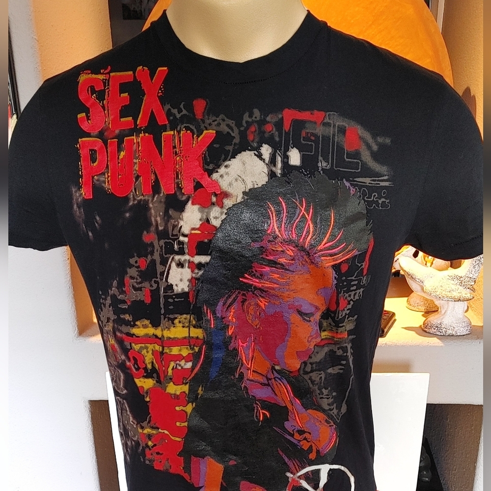 VINTAGE SEX PUNK SEX PISTOLS FASHION TEE BY HUGO BOSS.NEW WITH TAGS SUPER RARE!